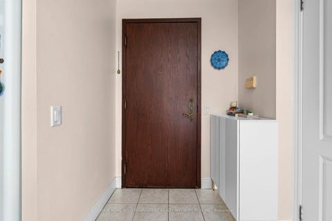 Photo 4 at 811 - 1 Clairtrell Road, Willowdale East, Toronto