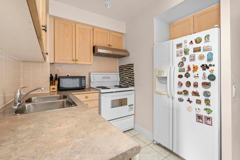 Photo 8 at 811 - 1 Clairtrell Road, Willowdale East, Toronto