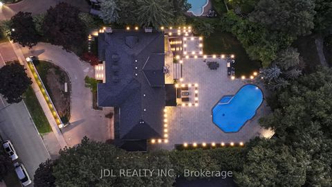 Photo 1 at 19 Fifeshire Road, Windfields, Toronto