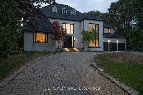 Photo 2 at 19 Fifeshire Road, Windfields, Toronto