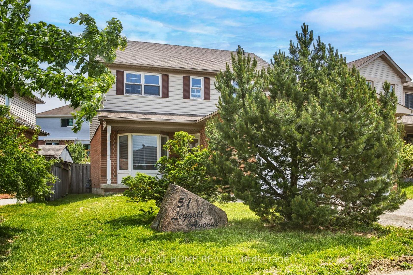 51 Leggott Avenue, Painswick North, Barrie photo number 2