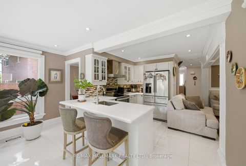 Photo 10 at 99 Carlson Drive, College Manor, Newmarket
