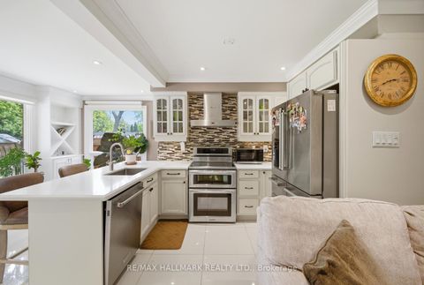 Photo 11 at 99 Carlson Drive, College Manor, Newmarket