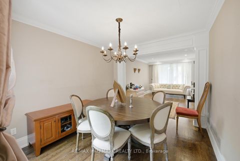 Photo 14 at 99 Carlson Drive, College Manor, Newmarket
