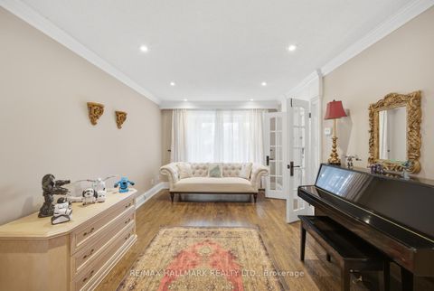 Photo 15 at 99 Carlson Drive, College Manor, Newmarket