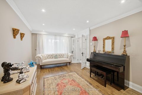 Photo 16 at 99 Carlson Drive, College Manor, Newmarket