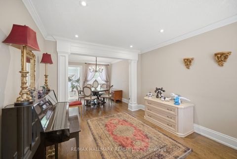 Photo 17 at 99 Carlson Drive, College Manor, Newmarket