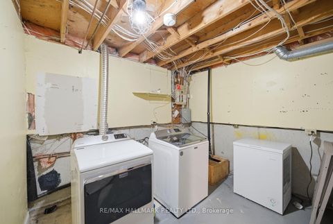 Photo 32 at 99 Carlson Drive, College Manor, Newmarket