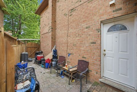 Photo 33 at 99 Carlson Drive, College Manor, Newmarket