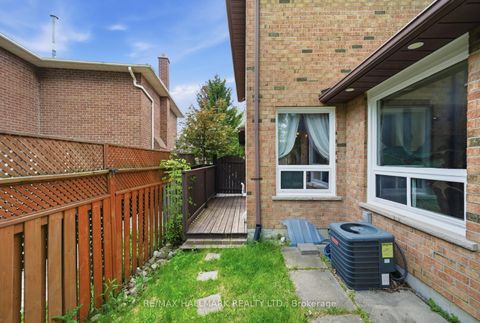 Photo 34 at 99 Carlson Drive, College Manor, Newmarket