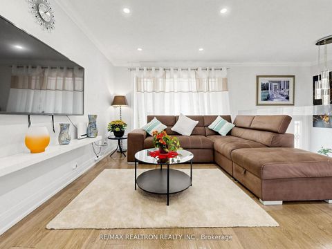 Photo 2 at 56 Candlewood Crescent, York University Heights, Toronto