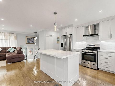 Photo 6 at 56 Candlewood Crescent, York University Heights, Toronto