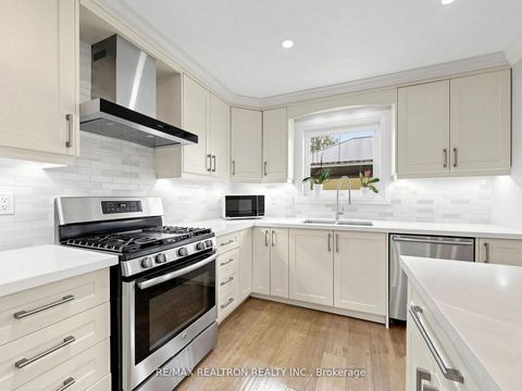 Photo 7 at 56 Candlewood Crescent, York University Heights, Toronto