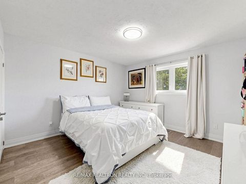 Photo 9 at 56 Candlewood Crescent, York University Heights, Toronto
