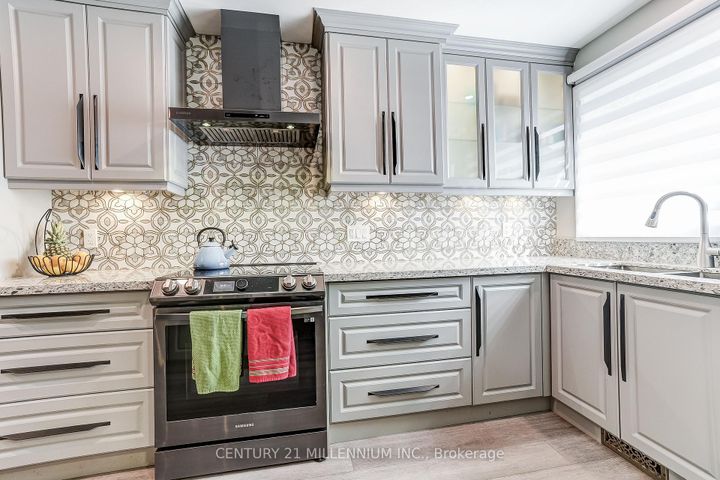 Photo 7 at 82 Horton Crescent, Central Park, Brampton