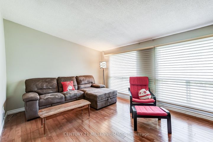 Photo 11 at 82 Horton Crescent, Central Park, Brampton