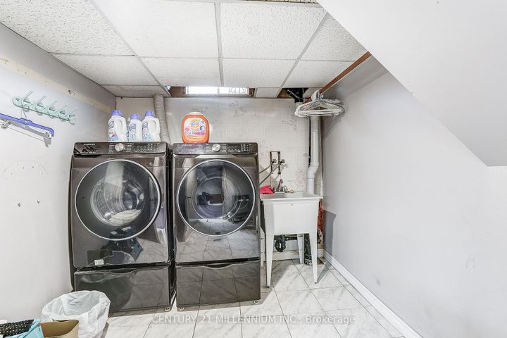 Photo 27 at 82 Horton Crescent, Central Park, Brampton