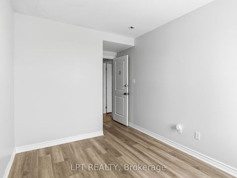 Photo 10 at 4 - 244 Penetanguishene Road, Georgian Drive, Barrie