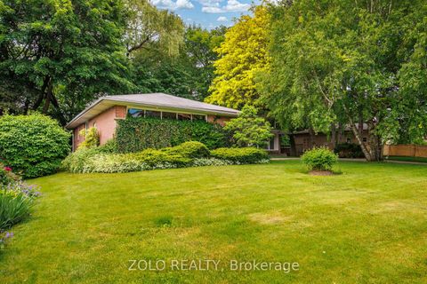 Photo 3 at 17 Hi Mount Drive, Bayview Village, Toronto