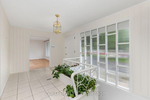 Photo 4 at 17 Hi Mount Drive, Bayview Village, Toronto