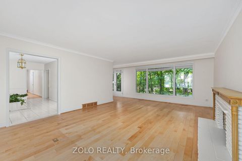 Photo 6 at 17 Hi Mount Drive, Bayview Village, Toronto