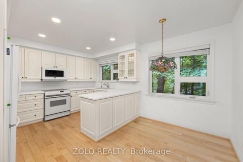Photo 10 at 17 Hi Mount Drive, Bayview Village, Toronto