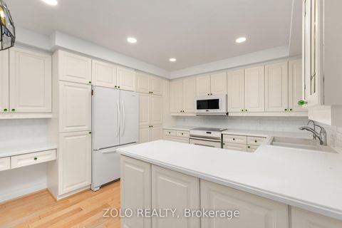 Photo 12 at 17 Hi Mount Drive, Bayview Village, Toronto