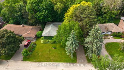 Photo 40 at 17 Hi Mount Drive, Bayview Village, Toronto