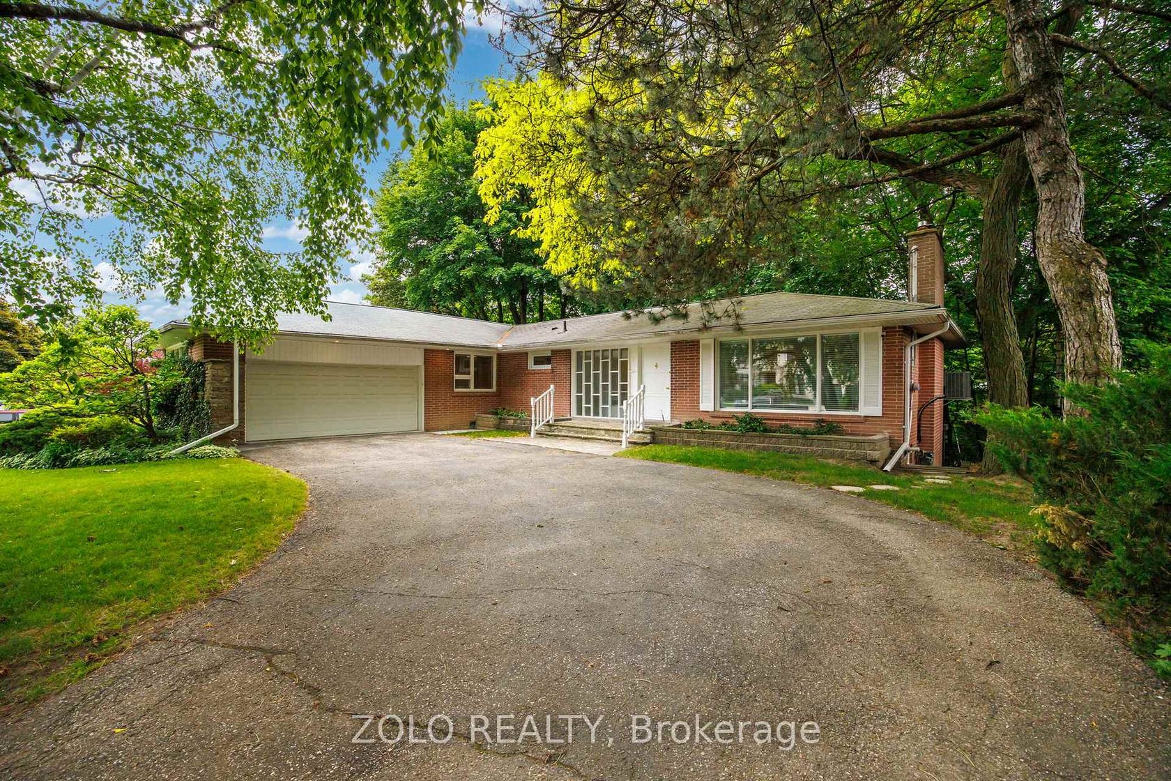 17 Hi Mount Drive, Bayview Village, Toronto photo number 2