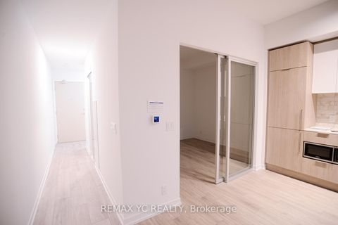 Photo 4 at 721 - 2020 Bathurst Street, Cedarvale, Toronto