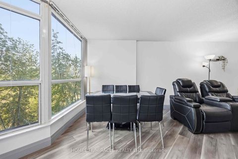 Photo 10 at 405 - 5 Rowntree Road, Jamestown, Toronto