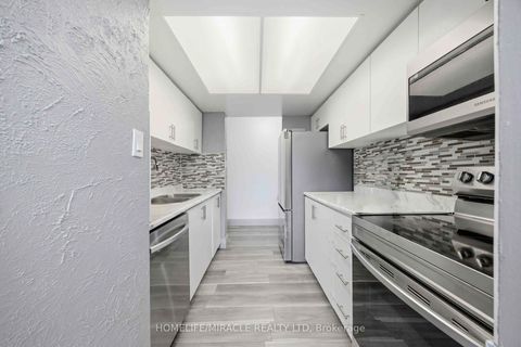 Photo 11 at 405 - 5 Rowntree Road, Jamestown, Toronto