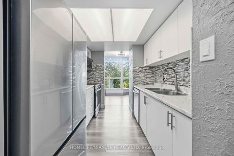 Photo 14 at 405 - 5 Rowntree Road, Jamestown, Toronto