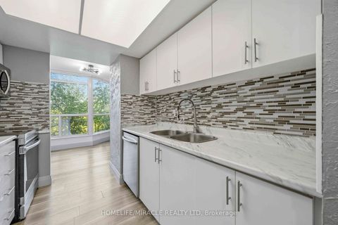 Photo 15 at 405 - 5 Rowntree Road, Jamestown, Toronto