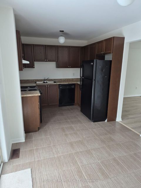 Photo 5 at 3 PEARTREE Court, Allandale Heights, Barrie