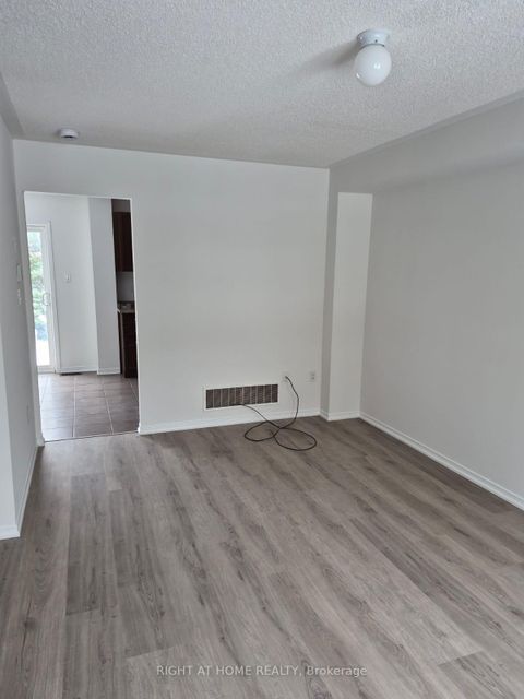 Photo 7 at 3 PEARTREE Court, Allandale Heights, Barrie