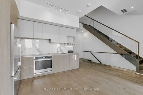 Photo 1 at TH17 - 7 Buttermill Avenue, Concord, Vaughan