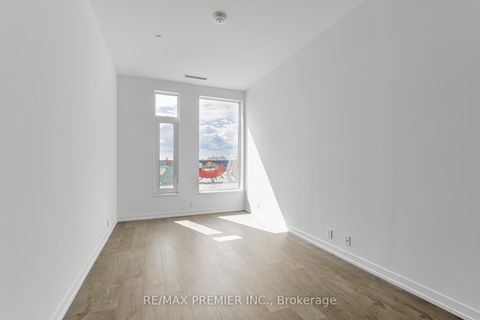 Photo 3 at TH17 - 7 Buttermill Avenue, Concord, Vaughan