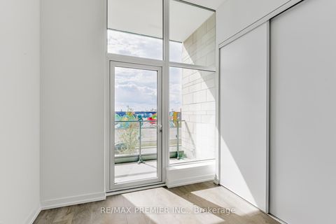 Photo 4 at TH17 - 7 Buttermill Avenue, Concord, Vaughan