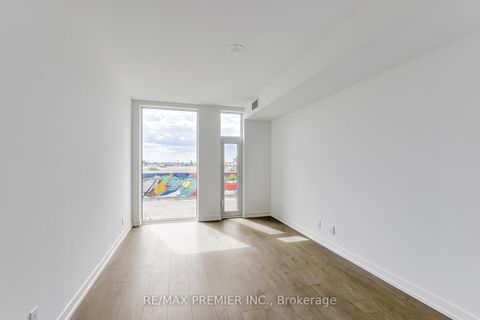Photo 7 at TH17 - 7 Buttermill Avenue, Concord, Vaughan
