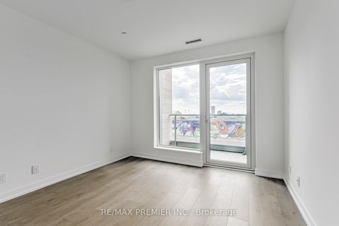 Photo 10 at TH17 - 7 Buttermill Avenue, Concord, Vaughan