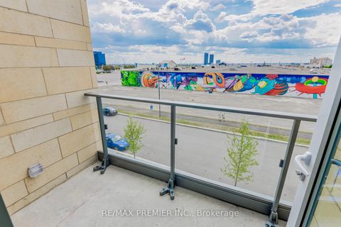 Photo 14 at TH17 - 7 Buttermill Avenue, Concord, Vaughan