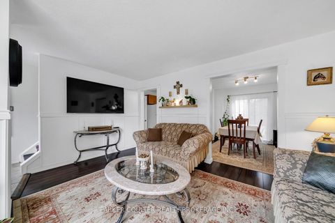 Photo 3 at 23 Chaucer Crescent, Letitia Heights, Barrie