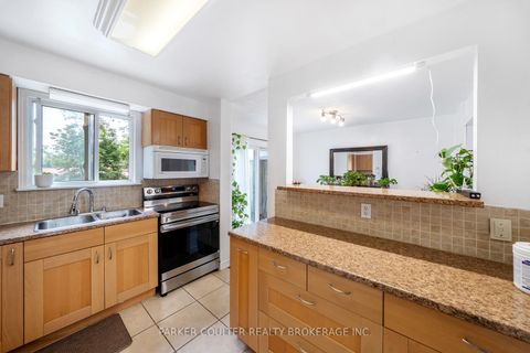 Photo 10 at 23 Chaucer Crescent, Letitia Heights, Barrie
