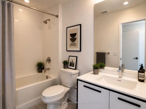 Photo 4 at 1302 - 185 Deerfield Road, Central Newmarket, Newmarket