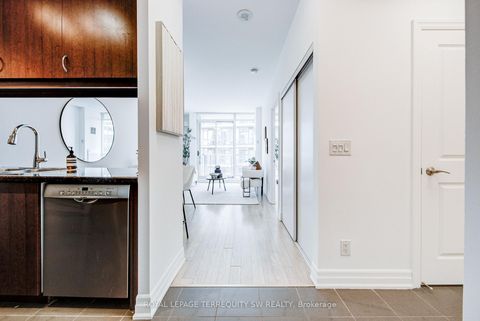 Photo 2 at 1702 - 500 St Clair Avenue W, Forest Hill South, Toronto
