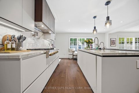 Photo 7 at 18 Chipstead Road, Don Mills, Toronto