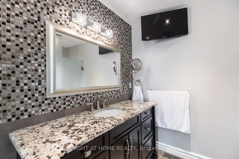 Photo 15 at 38 Sugarbush Court, East Woodbridge, Vaughan