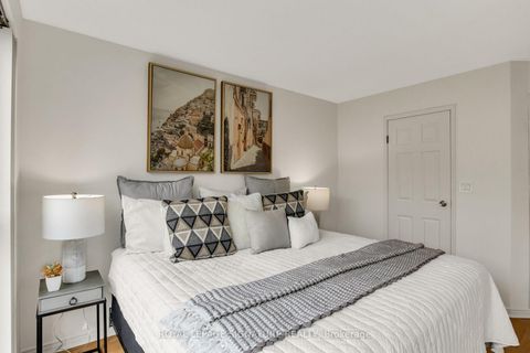 Photo 11 at 525 - 222 The Esplanade, Waterfront Communities C8, Toronto