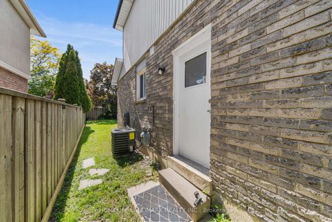 Photo 8 at 90 Gray Crescent, North Richvale, Richmond Hill